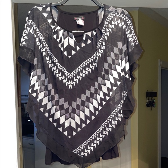 Cocomo Black and White Geometric Blouse - Picture 1 of 3